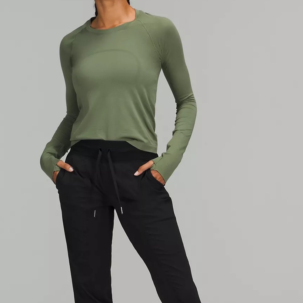 Lululemon studio jogger size 4